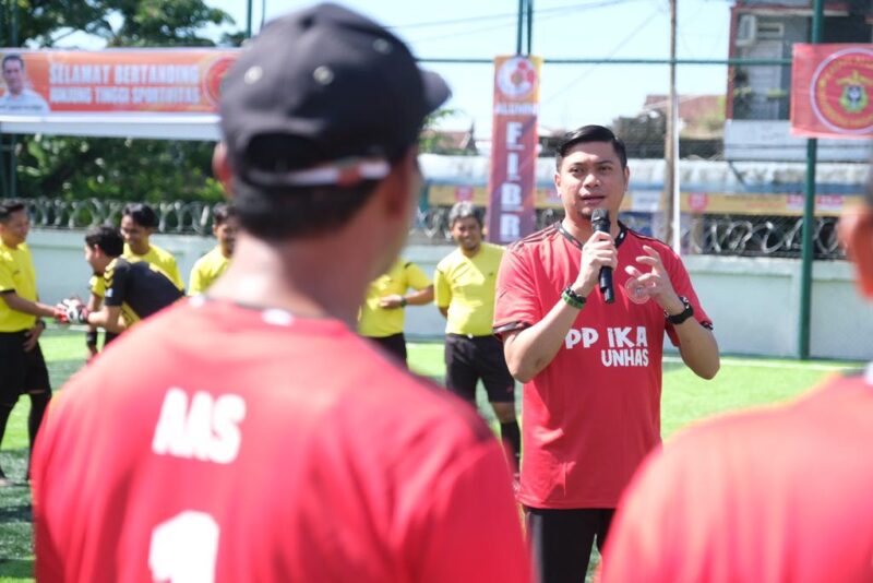 Bupati Gowa, Adnan Purichta Ichsan membuka Turnamen Minisoccer IKA Unhas di Lapangan Minisoccer Satria Sungguminasa di Jalan Basoi Daeng Bunga, Jumat (14/10/2022).