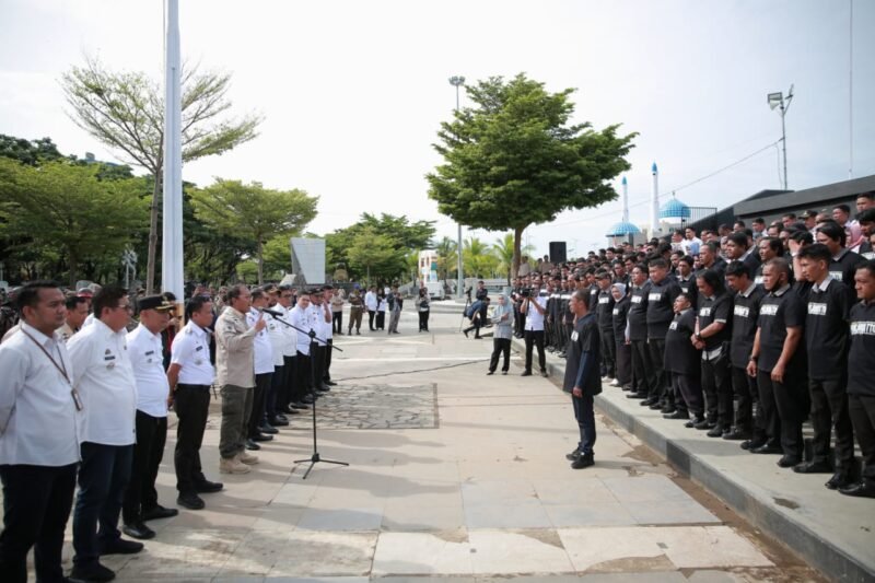 Wali Kota Makassar, Danny Pomanto kukuhkan 153 Personel PAsuKAN peninDAkan anTi koTOr (Pakandatto) di Anjungan City Of Makassar, Rabu (19/10/2022).
