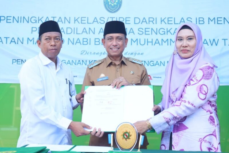 Bupati Wajo H. Amran Mahmud menghadiri tasyakuran peningkatan kelas/tipe Pengadilan Agama Sengkang di halaman Kantor PA Sengkang, Selasa (18/10/2022).