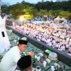 Ribuan jamaah padati Anjungan City of Makassar untuk melaksanakan Sholat Subuh berjamaah dan Doa bersama menyambut peringatan HUT ke-415 Tahun Kota Makassar, Sabtu (05/11/2022).