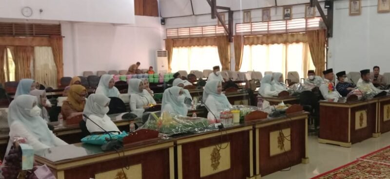 Persaudaraan Istri Anggota (PIA) DPRD Kabupaten Wajo menggelar Maulid Nabi Muhammad SAW, Selasa (08/11/2022).