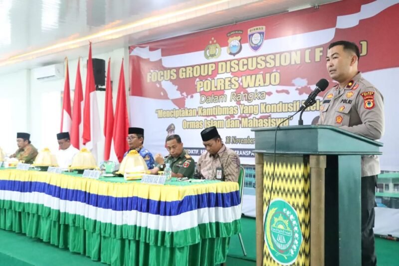 Waka Polres Wajo Kompol H. Muhtar memberikan sambutan pada Focus Group Discussion (FGD) di Kampus hijau AIA As'Adiyah Sengkang jalan Veteran kota Sengkang Kecamatan Tempe Kabupaten Wajo, Rabu (30/11/2022).