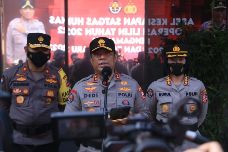 Kepala Divisi Humas Polri Irjen Dedi Prasetyo gelar konferensi kesiapan Polri dalam rangka Operasi Lilin 2022 di Jakarta, Senin (19/12/2022).