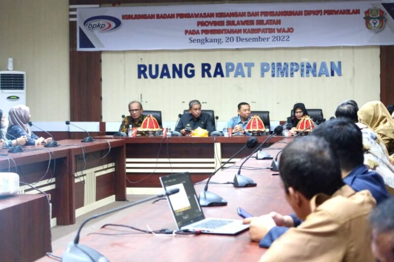 Bupati Wajo, Amran Mahmud didampingi Sekda Wajo, Armayani menerima kunjungan kerja Kepala Perwakilan Badan Pengawasan Keuangan dan Pembangunan (BPKP) Provinsi Sulsel, Rizal Suhaili, di ruang rapat pimpinan Kantor Bupati Wajo Selasa (20/12/2022).