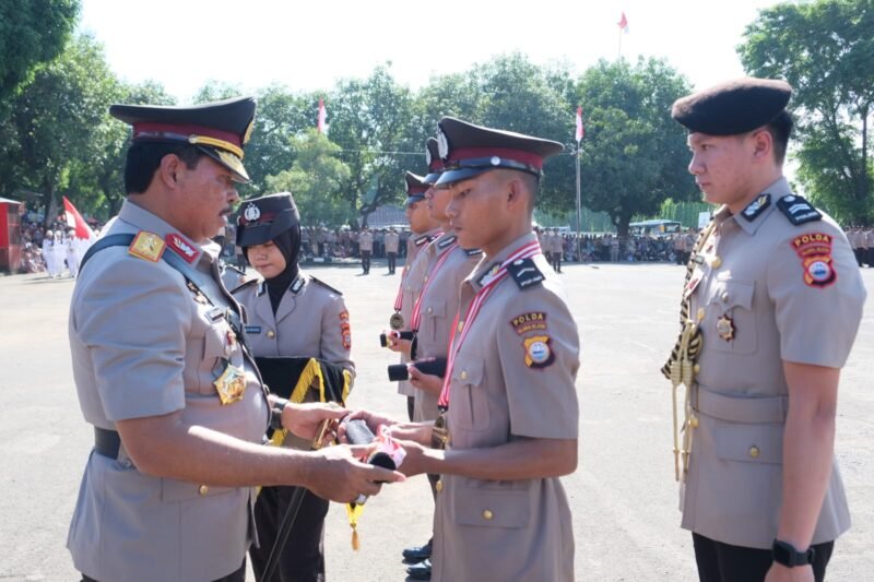 Kapolda Sulsel Irjen Pol Drs. Nana Sudjana melantik 498 siswa Bintara Polri di SPN Batua Polda Sulsel, Rabu (21/12/2022).