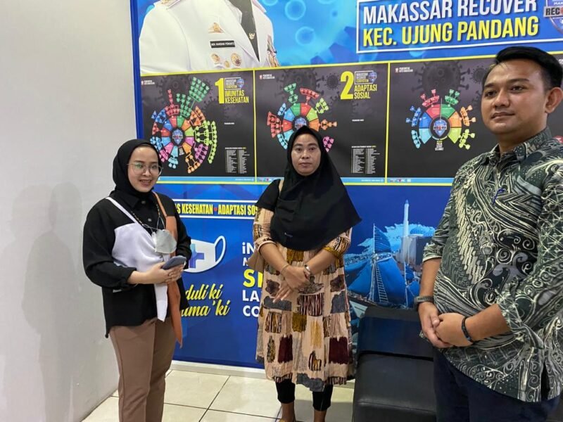 Camat Ujung Pandang, Syahrial Syamsuri didampingi kuasa hukum, Nurhidayah Taha di Kantor Kecamatan Ujung Pandang, Kamis (22/12/2022).