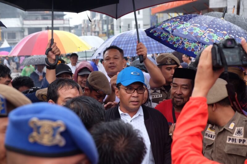 Wali Kota Makassar,  Danny Pomanto mengunjungi Pasar Sentral pasca insiden kebakaran, Rabu (28/12/2022).