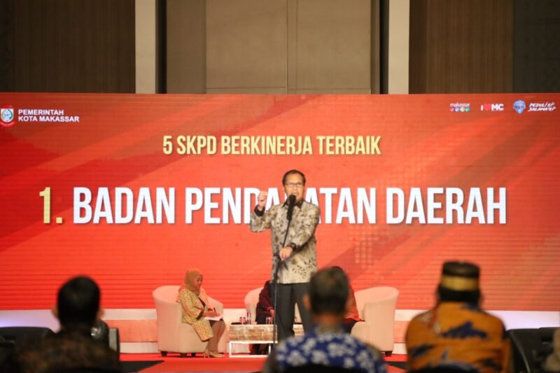 Bapenda dinobatkan sebagai urutan pertama SKPD terbaik yang diumumkan langsung secara terbuka oleh Wali Kota Makassar, Moh. Ramdhan Pomanto pada Refleksi Akhir Tahun Pemerintah Kota Makassar di Hotel Four Points by Sheraton, Rabu (28/12/2022) malam.