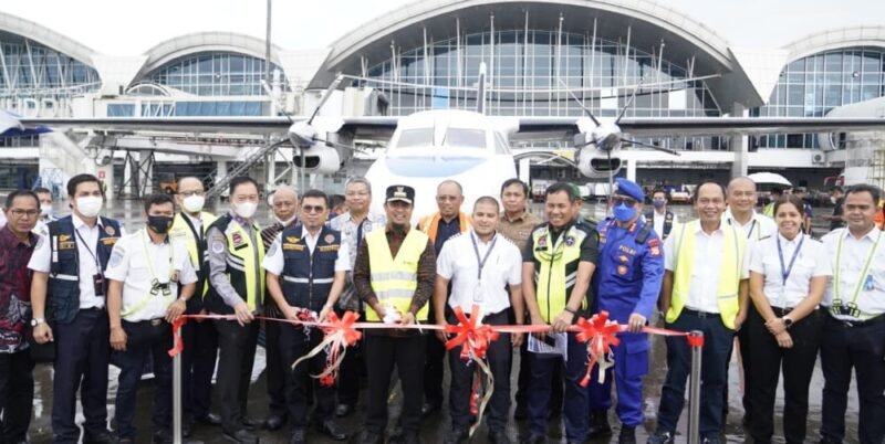 Gubernur Sulsel, Andi Sudirman Sulaiman meresmikan penerbangan perdana Rute Makassar - Bone - Kendari dan Makassar - Bone Balikpapan di Bandara internasional Sultan Hasanuddin, Maros, Kamis (01/12/2022).