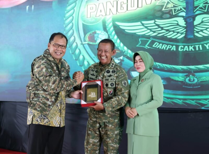 Wali Kota Makassar Moh Ramdhan 'Danny' Pomanto menghadiri acara pisah sambut Panglima TNI Divisi Infanteri (Pangdivif) 3/Kostrad, di Garasi Kikav 14/JJ Divif 3 Kostrad, Desa Pakatto, Kabupaten Gowa, Kamis (08/12/2022).