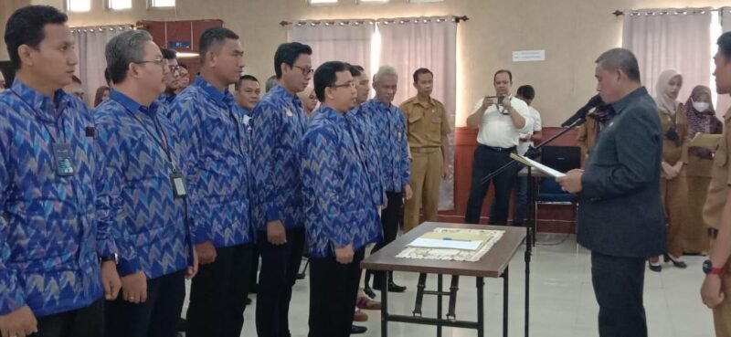 Bupati Wajo H. Amran Mahmud melantik dan mengukuhkan Forum Tanggungjawab Sosial dan Lingkungan Perusahaan (TSLP)/Corporate Social Responsibility (CSR) periode 2022-2025 di Aula Kantor Badan Penelitian dan Perencanaan Pembangunan Daerah (Bappelitbangda), Selasa (27/12/2022).