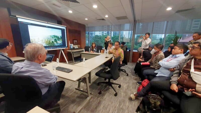 Wali Kota Makassar Moh Ramdhan Pomanto secara langsung memaparkan Makassar menuju kota dunia dalam pertemuan yang bertajuk Planning Smart Residential City, Smart Transportation City di Morrow Office Singapura