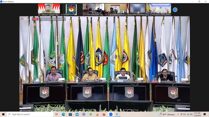 Gubernur Sulawesi Selatan, Andi Sudirman Sulaiman mengikuti rapat koordinasi (Rakor) Pengendalian Inflasi Daerah secara virtual yang dilaksanakan oleh Kementerian Dalam Negeri (Kemendagri), Selasa (24/01/2023). 