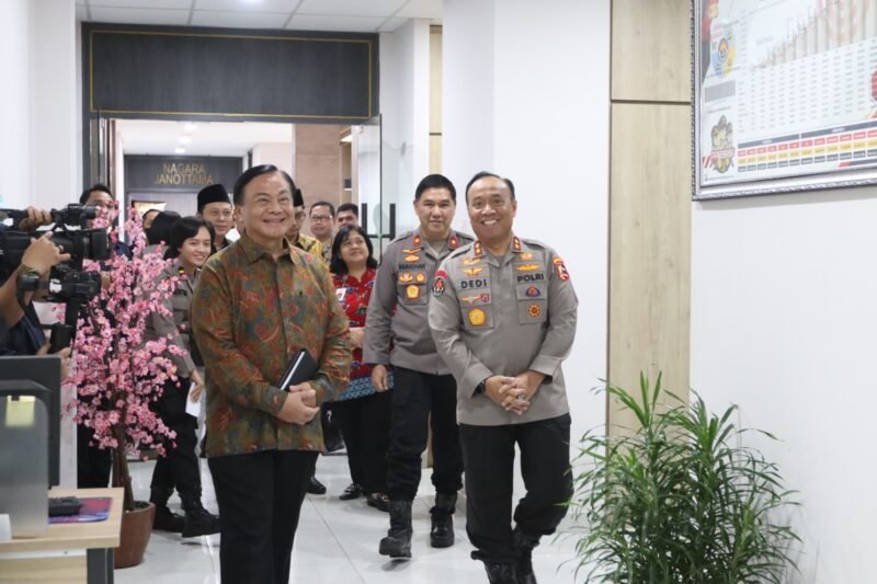 Komisi Kepolisian Nasional (Kompolnas) RI mengunjungi kantor Divisi Humas Polri, Jakarta, Kamis (19/1/2023).