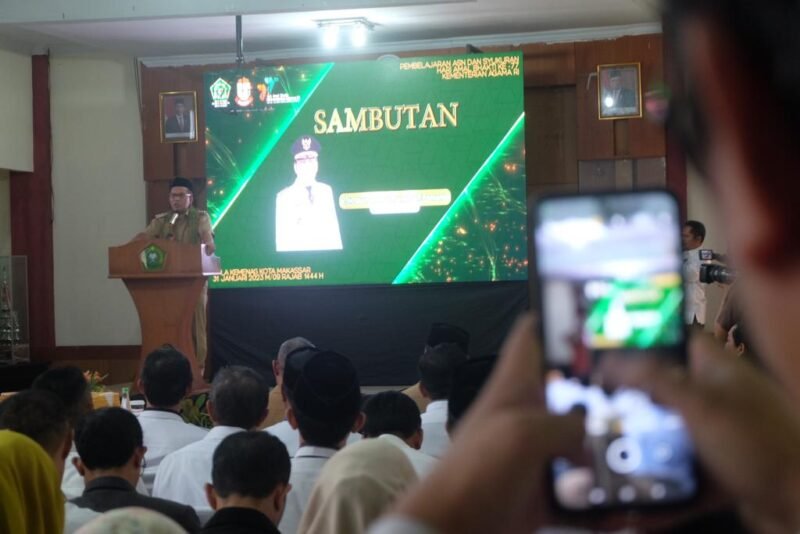 Wali Kota Makassar, Danny Pomanto menghadiri peringatan Hari Amal Bakti (HAB) Kementerian Agama Kota Makassar yang ke-77 di Aula Kantor Kementerian Agama Kota Makassar, Selasa (31/01/2023)