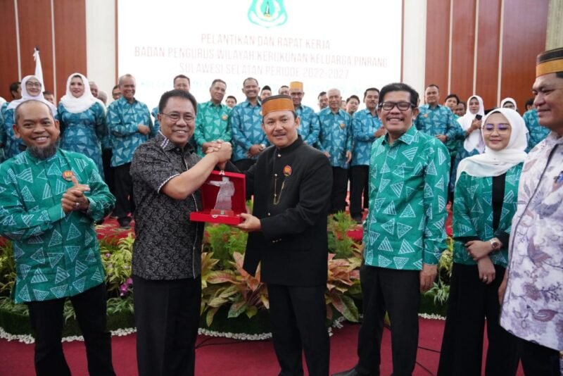 Penjabat Sekretaris Daerah Provinsi Sulsel, Andi Aslam Patonangi hadiri acara Pelantikan dan Rapat Kerja Dewan Pengurus Wilayah Kerukunan Keluarga Pinrang (DPW -KKP) di Rujab Gubernur Sulsel Jalan Sungai Tangka Makassar, Sabtu (14/01/2023)