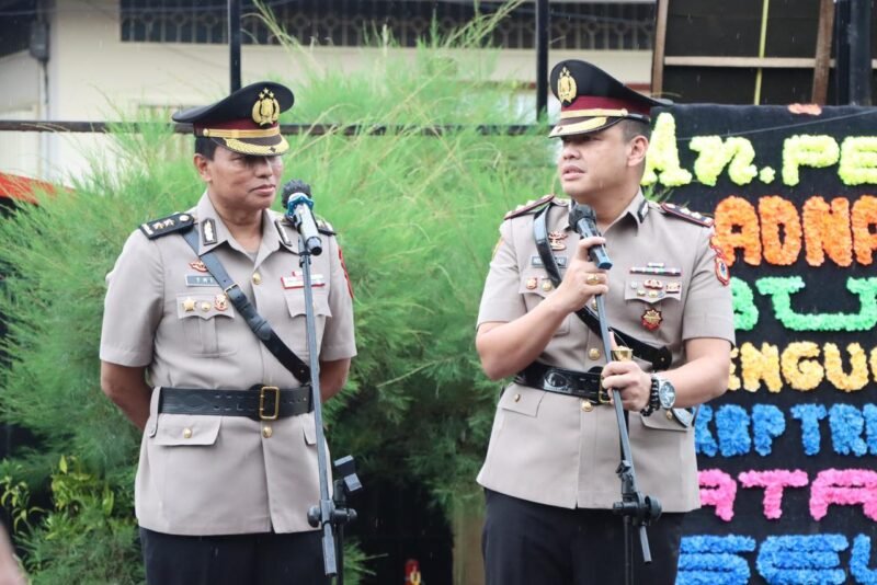 Polres Gowa gelar upacara Farewell penyambutan dan pelepasan Kapolres Gowa di Lapangan Apel Polres Gowa, Kamis (05/01/2023).