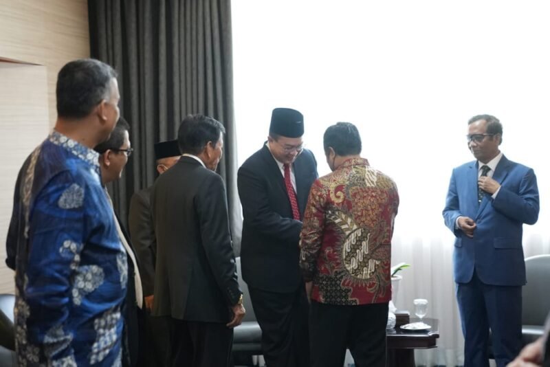  Gubernur Sulawesi Selatan, Andi Sudirman Sulaiman ikut menghadiri pelantikan Rektor Institut Pertanian Bogor (IPB) University, Arif Satria untuk periode kedua pengabdiannya 2023-2028 di Graha Widya Wisuda, IPB, Kabupaten Bogor, Rabu (18/01/2023)