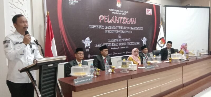 Wakil Bupati Wajo H. Amran Mahmud memberikan sambutan pada pelantikan PPK se Kabuoaten Wajo di Sallo Hotel, Rabu (1/4/2023)