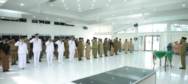 Bupati Asahan Surya BSc Lantik Pejabat PTP, Administrator, Pengawas Pemkab Asahan, di Aula Melati Kantor Bupati Asahan di Aula Melati Kantor Bupati Asahan, Rabu (18/01/2023)