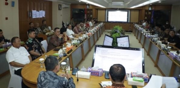 Wakil Bupati Asahan Taufik Zainal Abidin Siregar, bersama seluruh Kepala Daerah se-Provinsi Sumatera Utara mengikuti Rapat Umum Pemegang Saham Luar Biasa (RUPS-LB) Bank Sumut di Ballroom Lantai 3 Kantor Pusat PT. Bank Sumut Jalan Imam Bonjol Medan, Jum’at (20/01/2023)