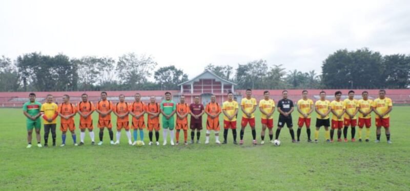 Pertandingan Sepak bola Persahabatan yang dilaksanakan di Seputaran Stadion Mutiara Kisaran