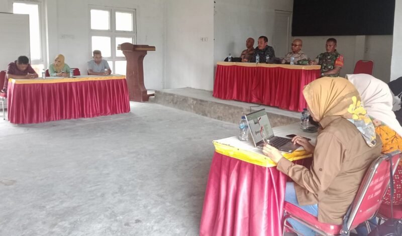 Jelang Acara Budaya Tahunan Pekande-kandea, Pemerintah Kecamatan Sangia Wambulu Gelar Rapat Sosialisasi di Aula Kecamatan Sangia Wambulu Kabupaten Buton Tengah, Kamis (09/02/2023).