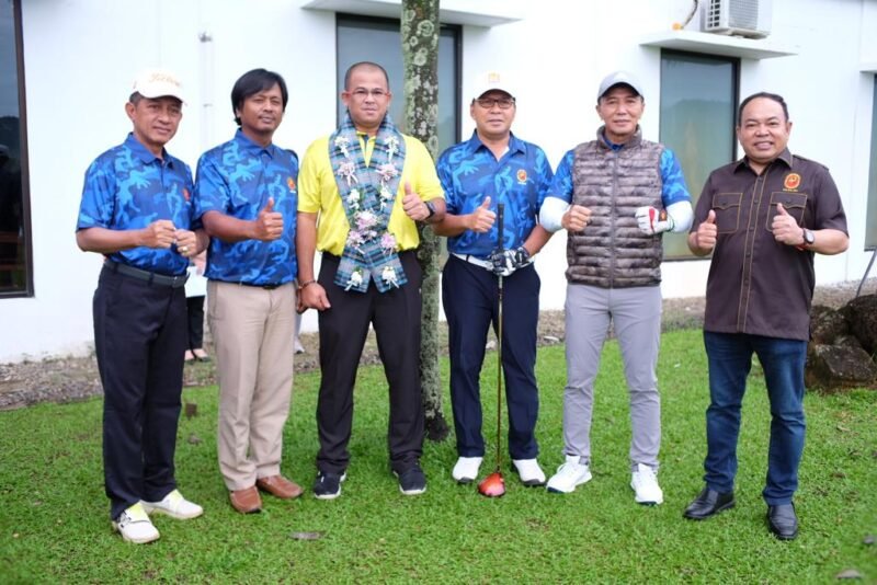 Wali Kota Makassar, Danny Pomanto membuka secara resmi turnamen golf yang bertajuk South Sulawesi Amateur Open Series II 2023 di Lapangan Padivalley Golf Kabupaten Gowa, Kamis (02/02/2023)
