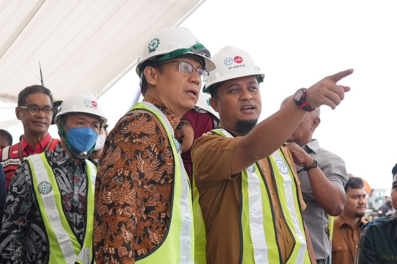 Gubernur Sulsel, Andi Sudirman Sulaiman mendampingi Menteri Kesehatan RI, Budi Gunadi Sadikin melakukan peletakan batu pertama (ground breaking) pembangunan Rumah Sakit UPT Vertikal Makassar, Selasa (31/01/2023)