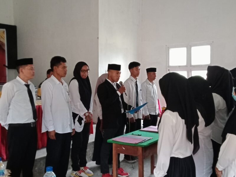 Pelantikan Pantarlih Se-Kecamatan Sangia Wambulu dihadiri langsung oleh Kordiv Sosdiklih Parmas dan SDM KPU Buton Tengah, Camat Sangia Wambulu, Lurah dan Kepala Desa, di Aula Kecamatan Sangia Wambulu, Minggu (12/02/2023)
