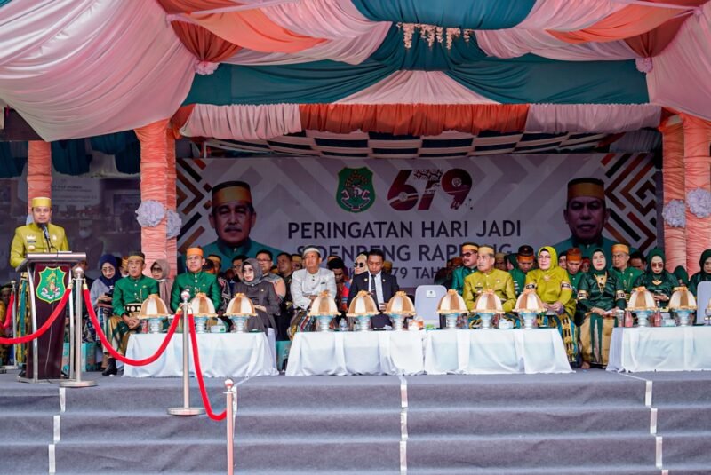 Gubernur Sulsel, Andi Sudirman Sulaiman hadiri acara 679 Tahun Kabupaten Sidrap di Halaman Kantor Bupati Sidrap, Sabtu (18/02/2023).