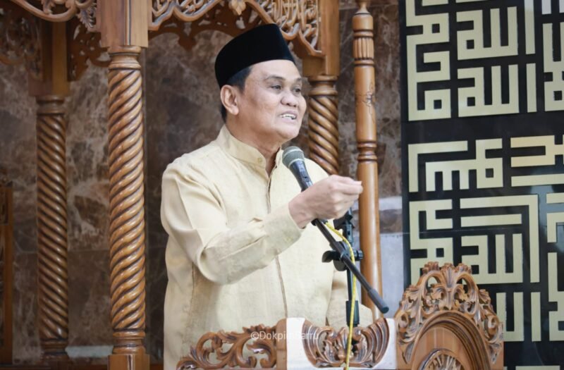 Bupati Barru H. Suardi Saleh saat menghadiri peringatan Isra dan Mi'raj di Masjid Nurul Ittihad Siddo, desa Siddo, kecamatan Soppeng Riaja, kabupaten Barru, pada Sabtu (18/2/2023)