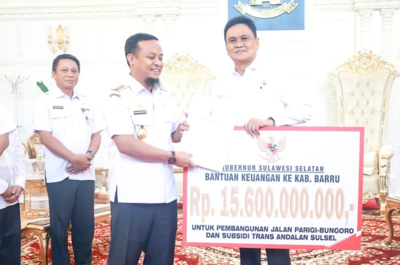 Pemerintah Provinsi (Pemrov) Sulawesi Selatan memberikan bantuan keuangan kepada pemerintah kabupaten (Pemkab) Barru senilai Rp. 15.600.000.000. Penyerahan Bantuan Keuangan tersebut dilakukan oleh Gubernur Provinsi Sulawesi Selatan, di Rujab Gubernur, pada Rabu (1/2/2023).