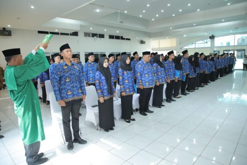 Pengambilan sumpah/janji 123 PNS Formasi 2019 dan 2021 di Lingkungan Pemerintah Kabupaten Asahah dipimpin langsung Sekretaris Daerah (Sekda) Kabupaten Asahan Drs. John Hardi Nasution, M. Si di Aula Melati Kantor Bupati Asahan, Selasa (21/03/2023)