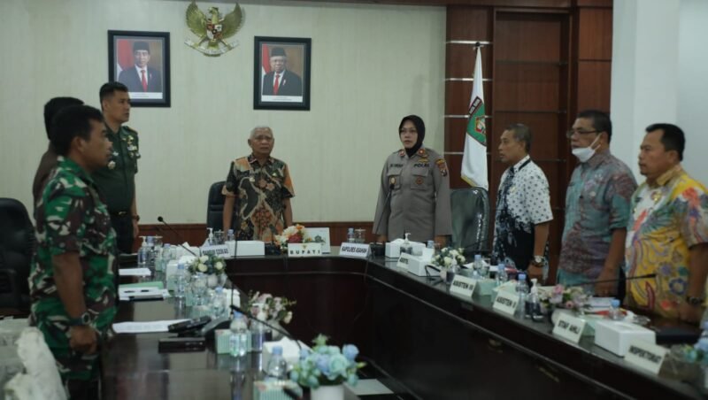 Bupati Asahan H. Surya, BSc pimpin Rapat Koordinasi (Rakor) Forkopimda Kabupaten Asahan di Aula Mawar Kantor Bupati Asahan, Kamis (09/02/2023)
