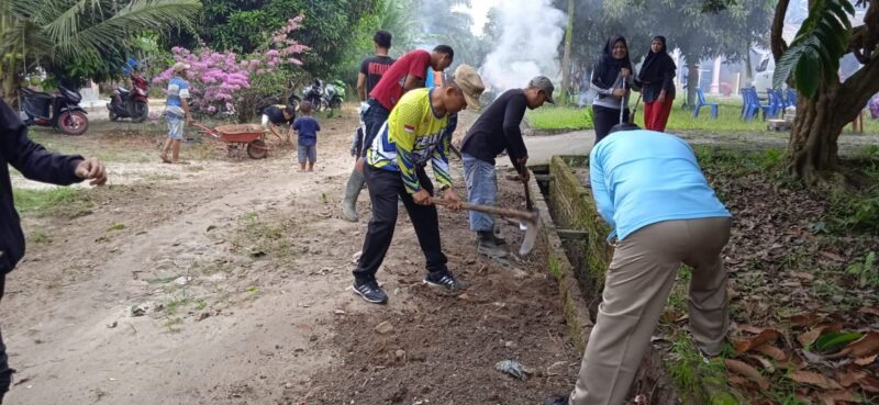 Pemerintah Kabupaten Asahan melakukan gotong – royong massal di setiap Kecamatan yang diikuti oleh Organisasi Perangkat Daerah se Kabupaten Asahan. Gotong royong tersebut merupakan instruksi Bupati Asahan yang digelar serentak, Jum’at (10/03/2023)