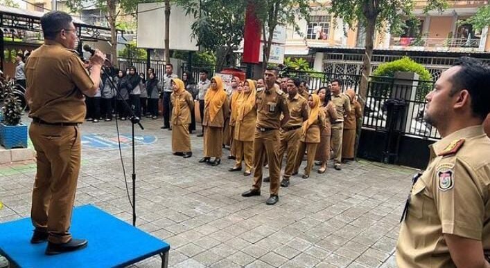 Camat Bontoala, Arman Nurdin pimpin Upacara Bendera, Senin (13/03/2023)