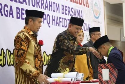 Ketua Komisi I DPRD Wajo, H. Ambo Sessu menghadiri acara wisuda santri TPQ Hafidz Hafidzah di Gedung Darmawan Sengkang