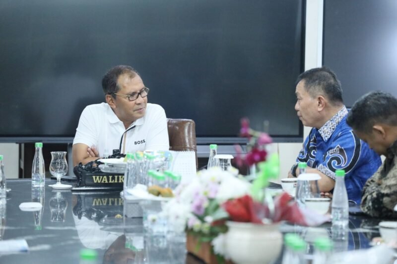 Wali Kota Makassar, Danny Pomanto terima kunjungan Pengurus Sinode Gereja Toraja dan Pengurus Klasis dan Wilayah Gereja dalam rangka Peringatan 110 Tahun IMT, di kediaman pribadinya, Jalan Amirullah, Jumat (03/03/2023)