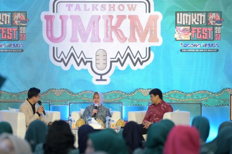 Ketua TP PKK Kota Makassar, Indira Jusuf Ismail hadiri gelaran Festival UMKM Lorong Wisata 2023 yang dilaksanakan Dinas Koperasi dan UKM Kota Makassar di Mall Phinisi Point, Jumat (17/03/2023)