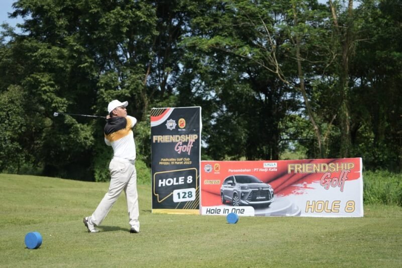 Wali Kota Makassar, Danny Pomanto hadiri Event Friendship Golf yang dibuka secara resmi Kapolda Sulsel, Irjen Pol Nana Sudjana di Padivalley Golf Course, Pattalassang, Gowa, Minggu (19/03/2023)
