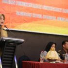 Wakil Wali Kota Makassar, Fatmawati Rusdi secara resmi membuka kegiatan High Level Meeting Tim Pengendalian Inflasi Daerah (TPID) Makassar,  di Ballroom Hotel Horizon, Senin (20/03/2023)