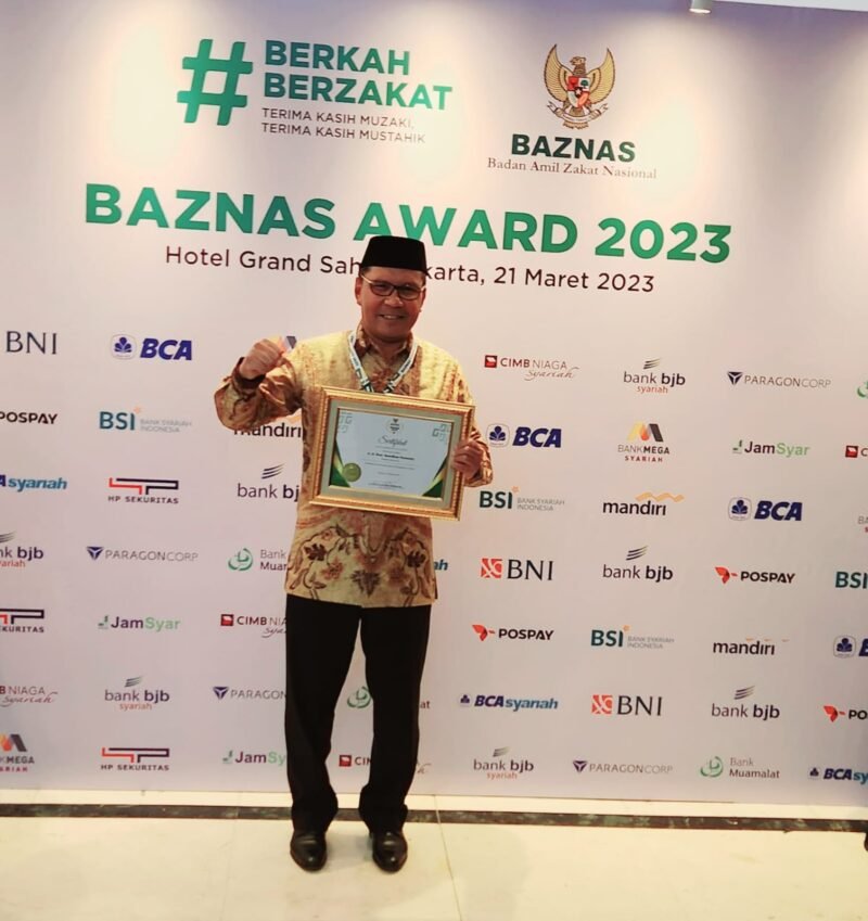 Wali Kota Makassar, Danny Pomanto meraih penghargaan Baznas Award 2023 kategori 'Wali Kota Pendukung Utama Baznas Sejahterakan Umat' di Hotel Sahid Jakarta, Selasa (21/03/2023) kemarin.