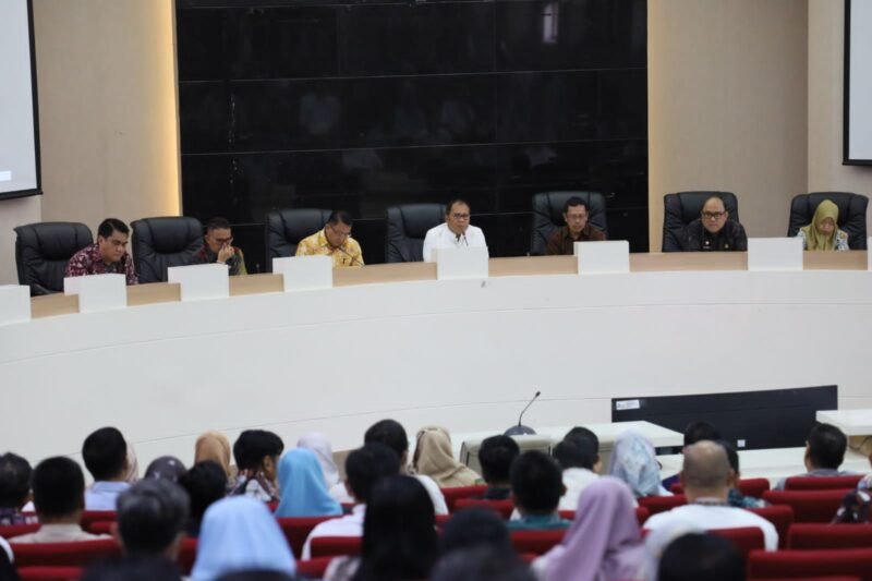 Rapat Koordinasi Pemerintah Kota Makassar di Ruang Sipakatau Balaikota Makassar, Jumat (24/03/2023).