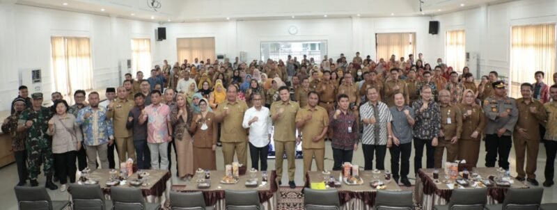 Wakil Bupati Asahan, Taufik Zainal Abidin bersama para Kepala Daerah se-Sumatera Utara ikuti refleksi inovasi stunting yang digagas Badan Kependudukan dan Keluarga Berencana Nasional (BKKBN) di Aula Sultan kompleks kantor Bupati Serdang Bedagai (Sergai), Jalan Negara No 300, Sei Rampah, Selasa (28/2/2023)
