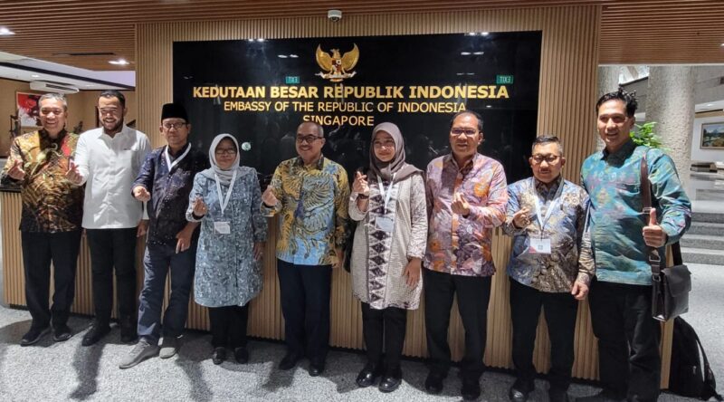 Wali Kota Makassar, Danny Pomanto mengikuti materi Lessons from the Covid -19 Pandemi dalam program Capacity Building Rising, Selasa (07/03/2023)