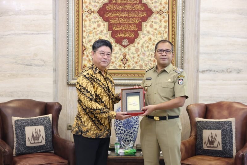 Wali Kota Makassar, Danny Pomanto menyambut hangat kunjungan Kepala Kantor Konsuler Jepang Makassar Ohashi Koichi di Kediaman pribadinya, Jalan Amirullah, Senin (27/03/2023)