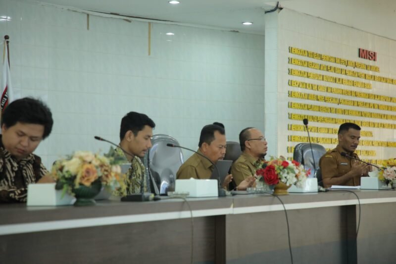 Sekretaris Daerah Kabupaten Asahan Drs. Jhon Hardi Nasution, M.Si Buka Bimbingan Penyusunan Sistem Akuntabilitas Kinerja Instansi Pemerintah (SAKIP) yang dilaksanakan di Aula Melati Kantor Bupati Asahan, Selasa (11/04/2023)