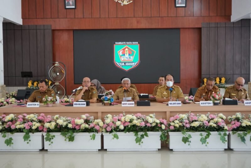 Bupati Asahan H. Surya memimpin Rapat Koordinasi Pemerintahan (Rakorpem) bulan April 2023 di Pendopo Rumah Dinas Bupati Asahan, Senin (10/04/2023)