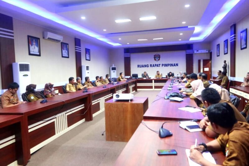 Rapat Koordinasi persiapan peringatan HJW ke-624 di Ruang Rapat Pimpinan kantor Bupati Wajo, Selasa (18/4/2023)